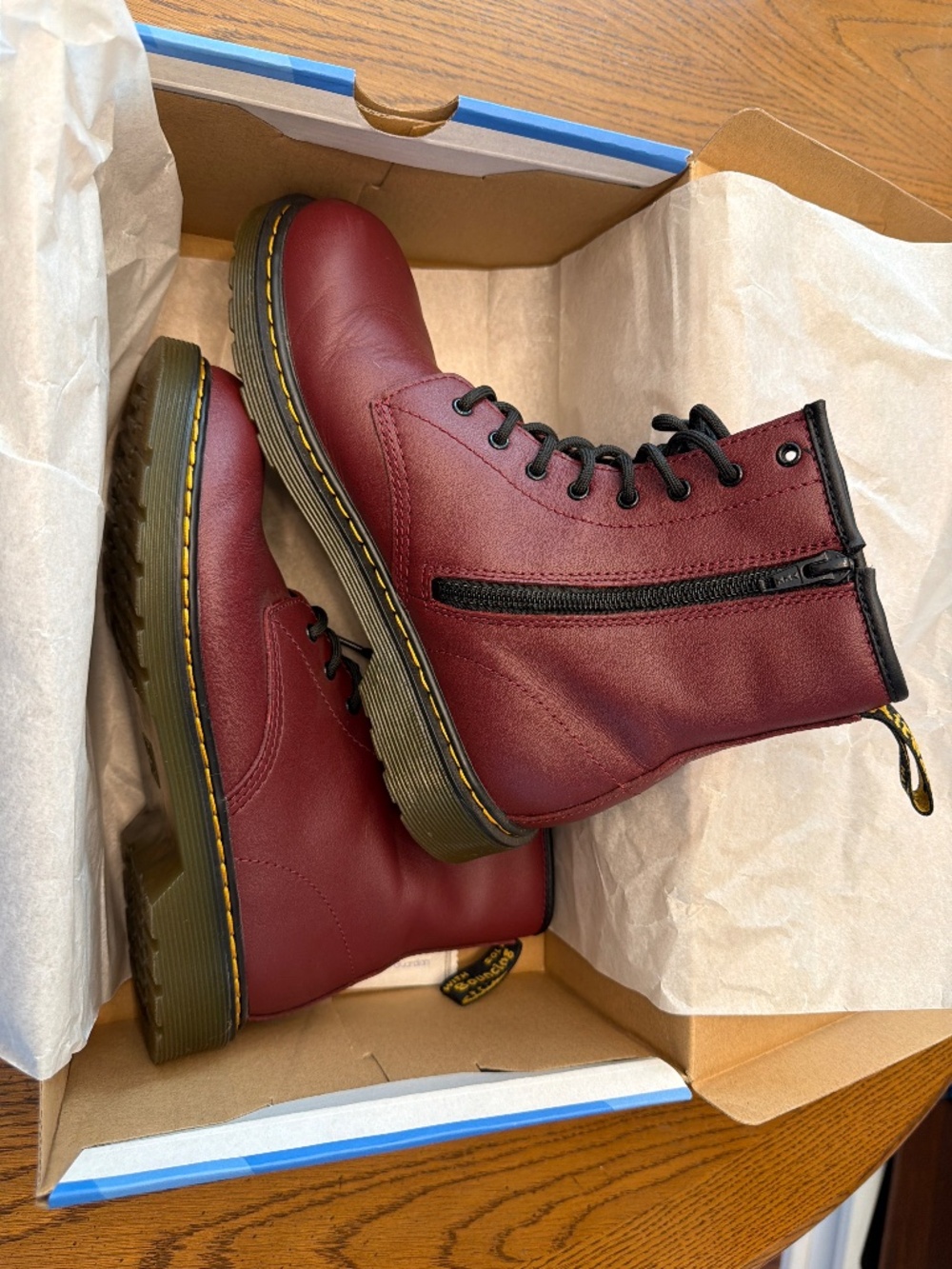 Doc Martens 1460 Youth US 6, EU 38.
